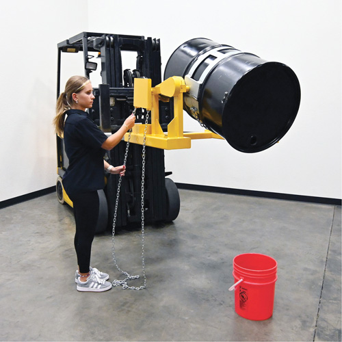 Porte-baril pour chariot &agrave; fourche, Pour 55 gal. US (45,8 gal imp&eacute;rial) Planification Entrepots Molloy