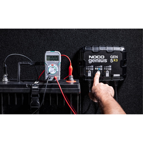 Chargeur de batterie embarqu&eacute; &agrave; 3 sorties de 15 amp&egrave;res Gen5X3 Genius Planification Entrepots Molloy