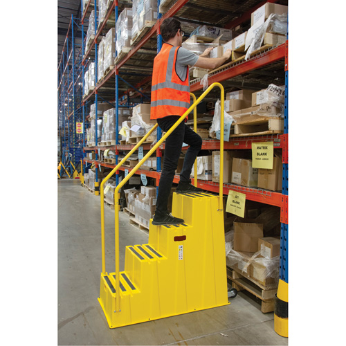 Escabeau industriel, 4 marches, 44" x 22-1/4" x Hauteur 65-1/8" Planification Entrepots Molloy
