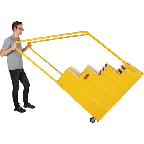 Escabeau industriel, 4 marches, 44" x 22-1/4" x Hauteur 65-1/8" Planification Entrepots Molloy