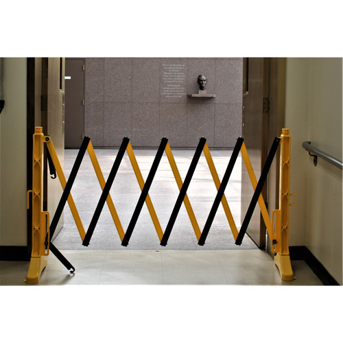 Xpandit Barricade, 36" H x 11.5' L, Black/Yellow Planification Entrepots Molloy