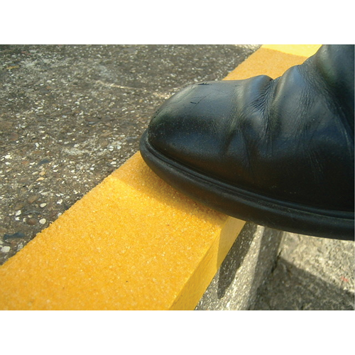 Safestep&reg; Anti-Slip Step Edge, 2.75" W x 59" L, Yellow Planification Entrepots Molloy