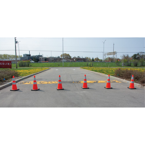 C&ocirc;ne de signalisation, 28", Orange, Bande(s) r&eacute;fl&eacute;chissante(s) 4" & 6" Planification Entrepots Molloy