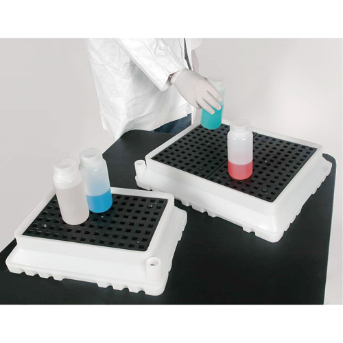 P2 Ultra-Spill Tray&reg;, 17" L x 12" W x 4" H, 1.8 US gal. Spill Capacity Planification Entrepots Molloy