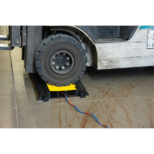 Polyurethane Cable Protector, 3 Channels, 35.43" L x 19.69" W x 3" H Planification Entrepots Molloy