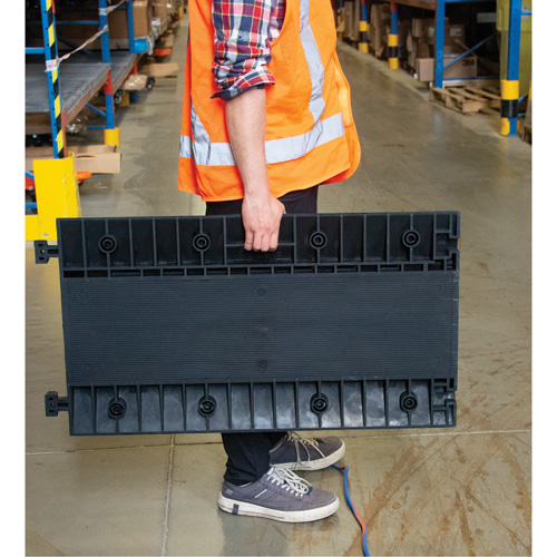 Protecteur de c&acirc;bles en polyur&eacute;thane, 5 canaux, 35,43" lo x 19,69" la x 2" h Planification Entrepots Molloy