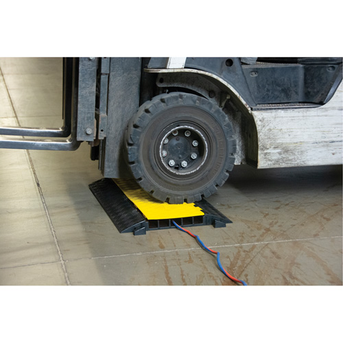 Protecteur de c&acirc;bles en polyur&eacute;thane, 5 canaux, 35,43" lo x 19,69" la x 2" h Planification Entrepots Molloy