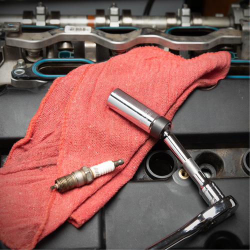 Douille magn&eacute;tique pivotante &agrave; six pans pour bougie d'allumage  Planification Entrepots Molloy