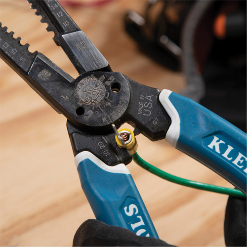 Outil polyvalent Klein-Kurve pour d&eacute;nuder, couper et sertir les fils, 8-1/4" lo, 8 - 20 AWG Planification Entrepots Molloy