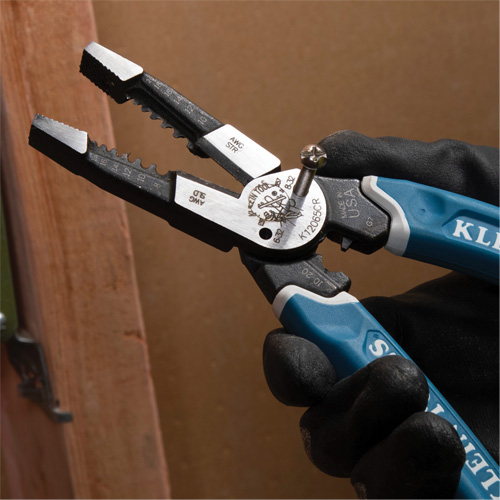 Outil polyvalent Klein-Kurve pour d&eacute;nuder, couper et sertir les fils, 8-1/4" lo, 8 - 20 AWG Planification Entrepots Molloy