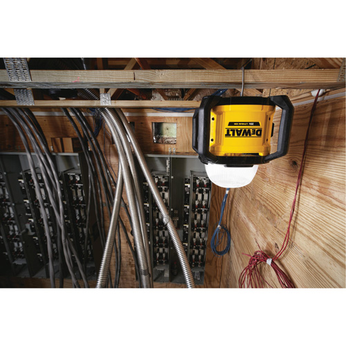 Tool Connect 20V Max All-Purpose Cordless Work Light, LED, 5000 Lumens, Plastic Housing Planification Entrepots Molloy