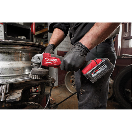 Meuleuse &agrave; frein &agrave; vitesse variable avec interrupteur &agrave; glissi&egrave;re non verrouillable M18 Fuel, 18 V, Mandrin 5"/4-1/2", Lithium-ion Planification Entrepots Molloy