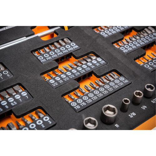 Jeu d'outils &agrave; t&ecirc;te &eacute;troite pour m&eacute;canicien dans un plateau de rangement en mousse Planification Entrepots Molloy