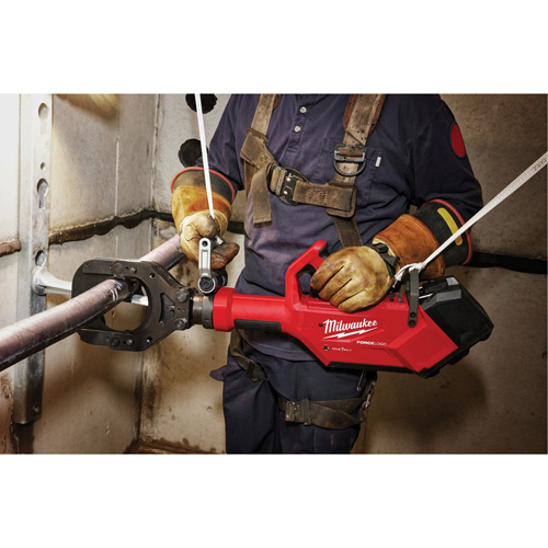Coupe-c&acirc;ble pour c&acirc;bles souterrains de 5" M18 FORCE LOGIC avec t&eacute;l&eacute;commande sans fil Planification Entrepots Molloy