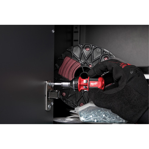 Tournevis compact &agrave; cliquet 8-en-1 &agrave; embouts multiples avec porte-embout de 1/4", Prise Coussin&eacute;e Planification Entrepots Molloy