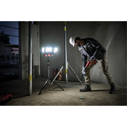 Lampe de travail &agrave; DEL professionnelle &agrave; panneaux pliants lumens sans fil 18V sur tr&eacute;pied, DEL, 3600 lumens Planification Entrepots Molloy