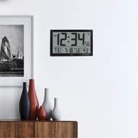 Horloge murale géante étroite à réglage automatique, Numérique, À piles, Blanc OR503 | Planification Entrepots Molloy