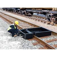 Berme Ultra-Track Berm, Capacit&eacute; 144 gal. US, 4' la x 6' lo x 12" h, Paroi en mousse Planification Entrepots Molloy