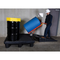 Ultra-Spill Pallet mod&egrave;le &eacute;conomique, 4 barils, Capacit&eacute; de d&eacute;versement 66 gal. US, 53" x 53" x 11,8" Planification Entrepots Molloy