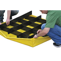 Ultra-Spill Pallet flexible, 4 barils, Capacit&eacute; de d&eacute;versement 66 gal. US, 48" x 48" x 7" Planification Entrepots Molloy