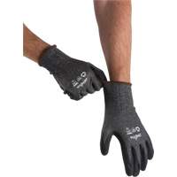Gants &eacute;cologiques, l&eacute;gers, et r&eacute;sistants &agrave; la coupe, &agrave; haute dext&eacute;rit&eacute;, Taille 8, Calibre 21, Rev&ecirc;tement Mousse de nitrile, Enveloppe en Acier inoxydable/PEHP/rPET, ASTM ANSI niveau A5 Planification Entrepots Molloy