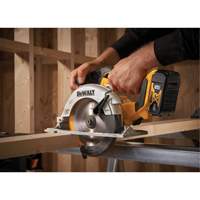 Ensemble de scie circulaire &agrave; moteur sans balai sans fil Max*, 6-1/2", 20 V Planification Entrepots Molloy