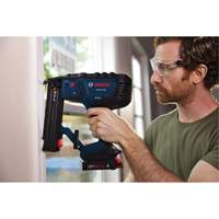 Brushless 18-Gauge Brad Nailer Kit with Standard Power Battery, 18 V, Lithium-Ion Planification Entrepots Molloy
